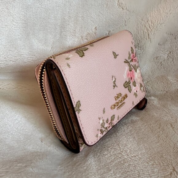 NWT! RARE! Coach 91752 Rose/Floral Print Bouquet Small Trifold Wallet In Blossom - Picture 2 of 8